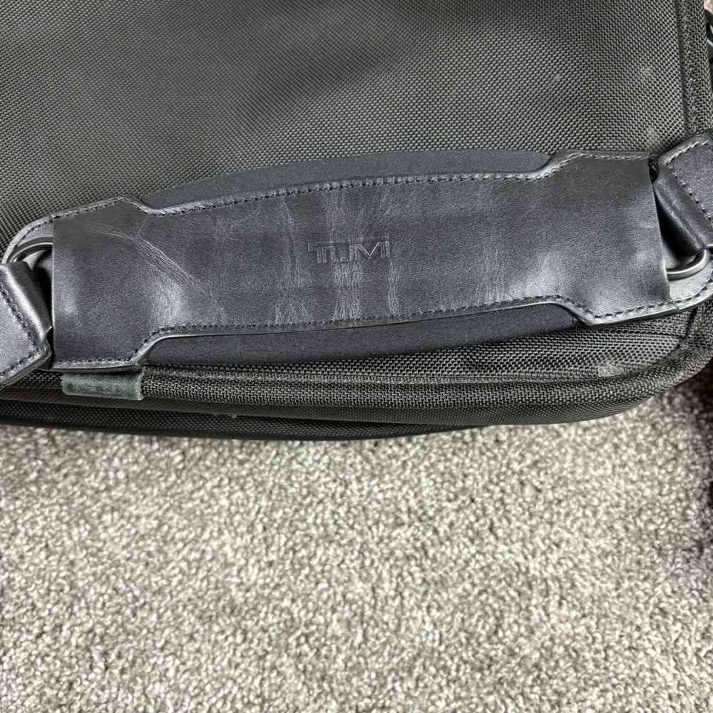 Tumi Alpha 2 Expandable Organizer Laptop Brief 26145d2 Black W/ Strap